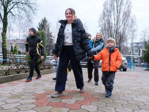 На Дніпропетровщині триває триває примусова евакуація сімей з дітьми - які громади потрапили до "тривожного" переліку