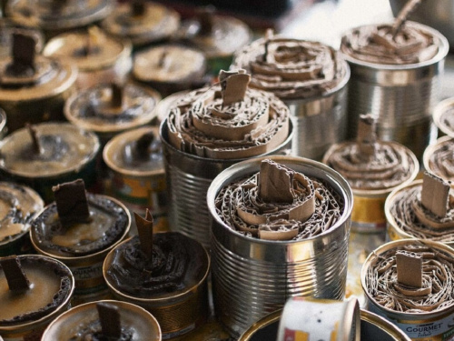 "На тепло для фронту": у Кам'янському збирають жерстяні банки та парафін для окопних свічок