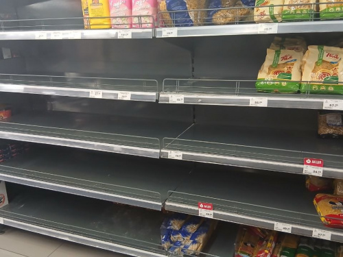 Порожні прилавки та ажіотаж на Дніпропетровщині