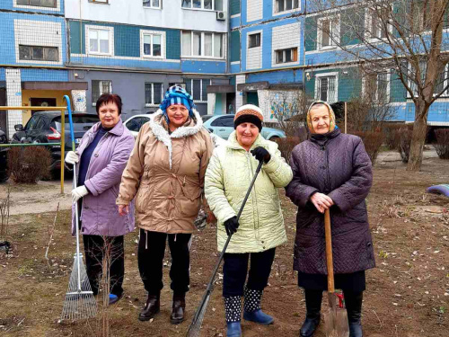 У Кам'янському тривають весняні толоки: на прибирання вийшли небайдужі мешканці міста