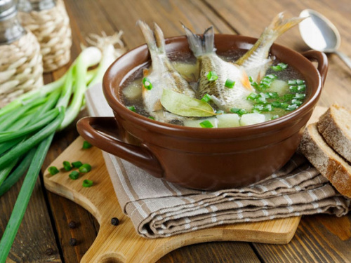 Запашна юшка з коропа: традиційний смак Наддніпрянщини на вашій кухні 