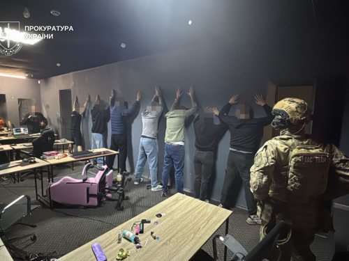 Прокуратура у Кам’янському затримала шахраїв у місті