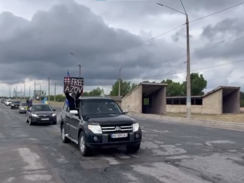 У Кам’янському відбувся автопробіг на підтримку українських військовополонених 