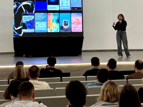 Розвиток IT-освіти: як Метінвест Політехніка дослідила тренди ШІ  на конференції Future Code