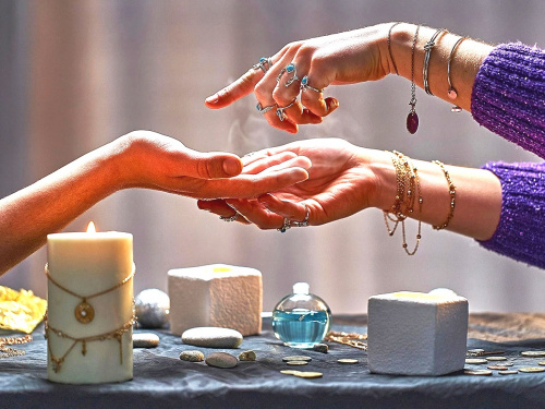 Магія в законі: які «містичні» професії офіційно існують в Україні та як вони пов'язані з Різдвом