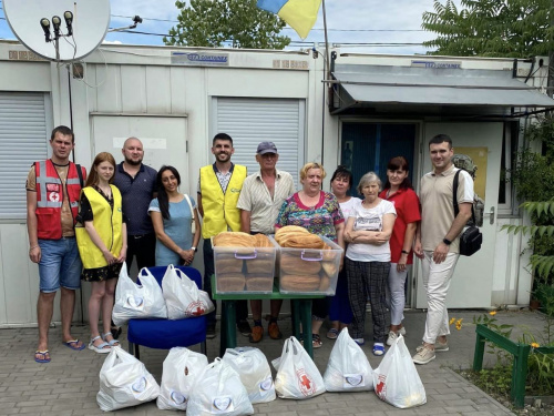 Волонтери доставили продуктові набори в модульне містечко та місцеві лікарні