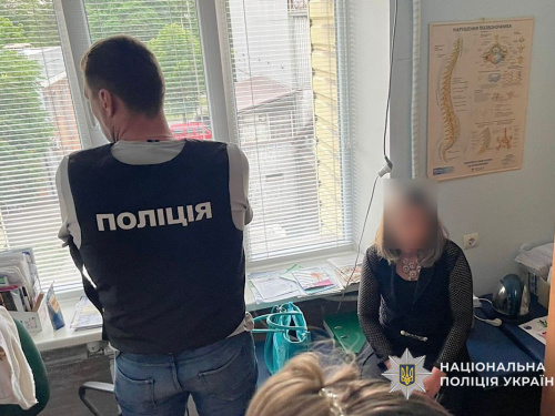 Корупція в медицині: У Кам&#039;янському лікарка &quot;оцінила&quot; інвалідність у 3 тисячі доларів