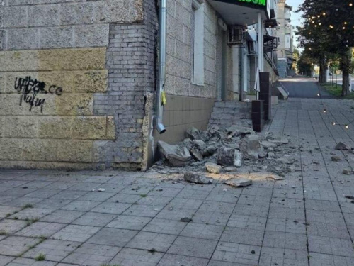 У Кам’янському рухнув фасад будинку