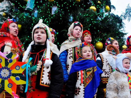 Коляда з подвійною метою: &quot;Мистецький кампус&quot; запрошує Кам&#039;янське співати на підтримку ЗСУ