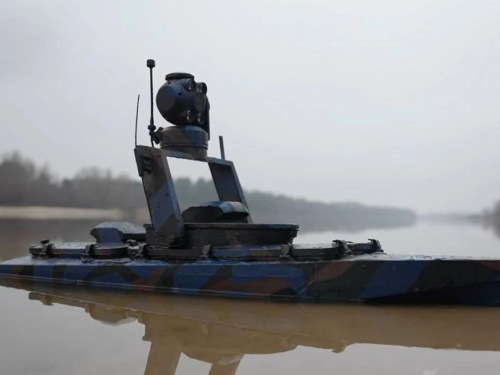 На Дніпрі з’явилися дрони-невидимки: Україна випробовує нову серію безпілотних катерів для річкових ударів