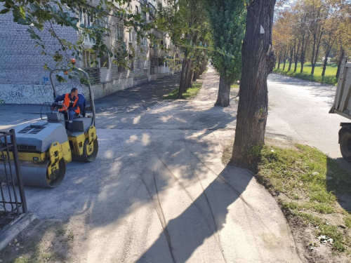 У Кам’янському оновлюють тротуар