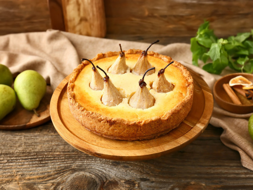 Смачна випічка: грушевий пиріг з прянощами та вином