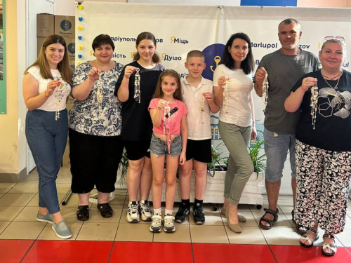Сонце й вітер у власних руках: у Кам’янському маріупольці створили яскраві обереги
