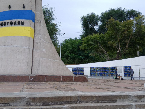 У Кам’янському встановлюють Меморіальну стіну на честь загиблих захисників - коли планують завершити работи