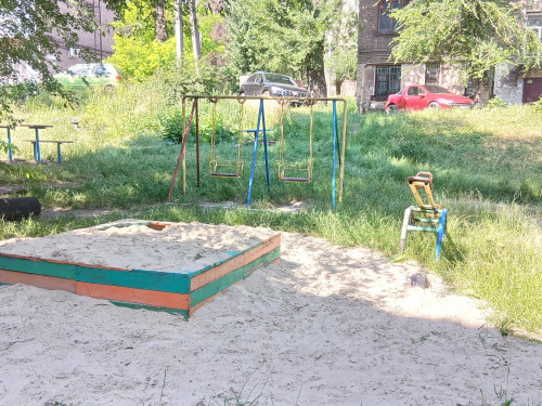 У Кам'янському дитячі майданчики в аварійному стані: хто несе відповідальність та куди звертатися мешканцям