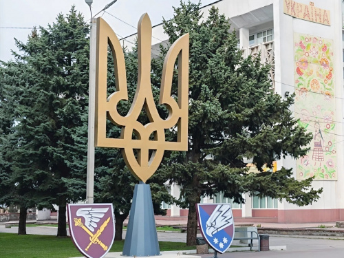 Символ незламності у Кам’янському: Тризуб на площі Калнишевського