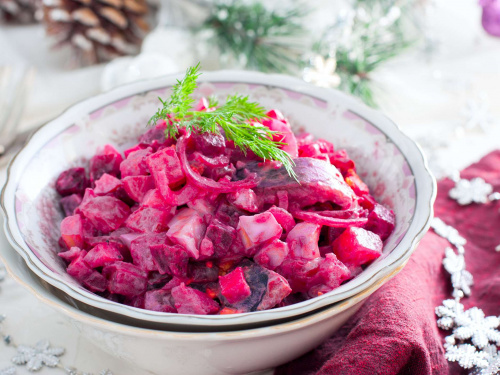 Фінський салат Росоллі: скандинавська вишуканість оселедця з овочами та яблуками