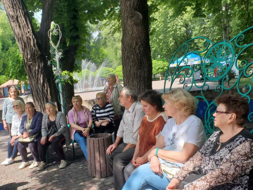 На "Острові кохання" у Кам'янському об'єдналися літні люди, які пережили війну - фото