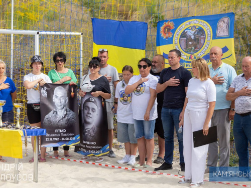 У Кам'янському вшанували пам'ять героїв благодійним турніром з пляжного футболу