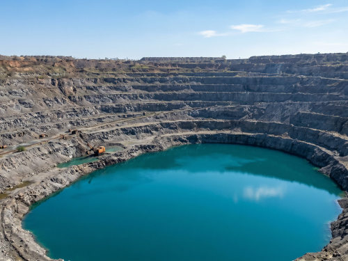 Дніпровська Атлантида: що приховують води Криворізького затопленого кар’єру