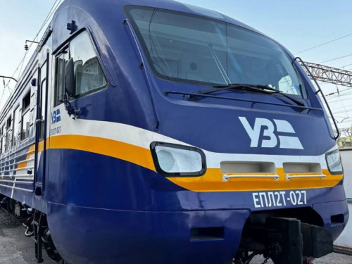 На Дніпропетровщині курсує модернізований електропотяг: зручності для людей з інвалідністю та можливість зарядити гаджет