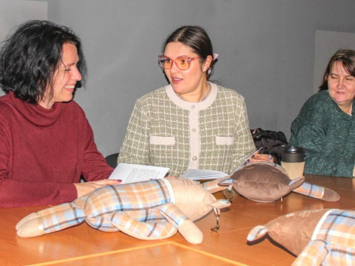 &quot;Казки для дорослих&quot;: у Кам’янському батьків навчили долати дитячі страхи за допомогою терапевтичних казок