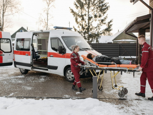 Скільки насправді заробляє лікар на Дніпропетровщині: аналіз оплати праці 