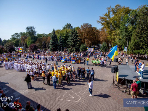 Святкування дня міста розпочали спортивним парадом: чемпіони Кам’янського зібралися разом