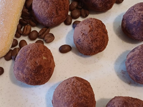 Вірусний десерт із TikTok: готуємо ніжні кульки тірамісу за 15 хвилин