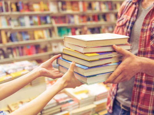 Бібліотека Кам’янському отримає нові сучасні книги