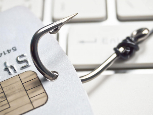 Від фейкових банкірів до крадіжок у ЗСУ: які схеми шахрайства атакували Дніпропетровщину у 2025 році