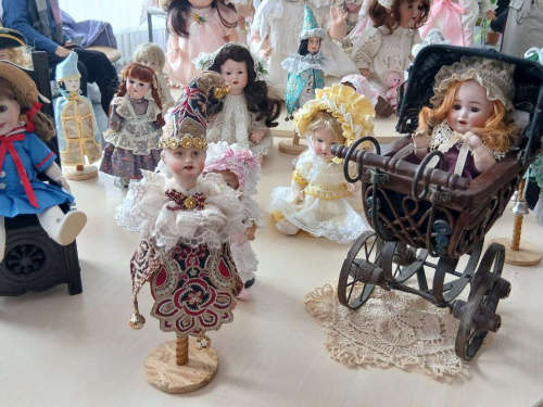 Більше ніж іграшки: у Кам’янському презентували ексклюзивні колекції антикварних ляльок