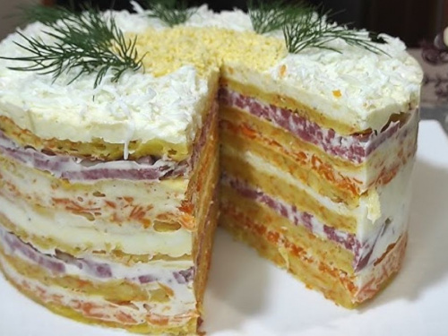 Закусочний торт із гарбузових млинців: святкова страва, що підкорює з першого шматочка