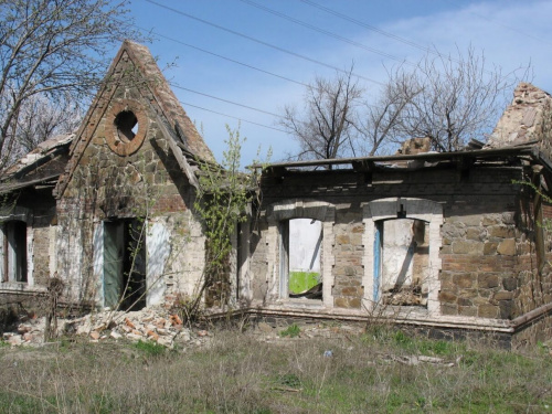 Кам'яна будівля роз'їзду Романкове — колишньої залізничної станції Кам'янського