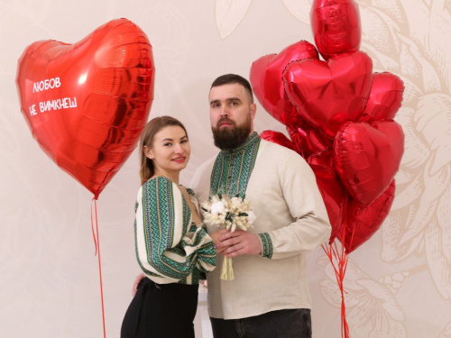 Весільний бум на Дніпропетровщині: 180 пар одружилися у День закоханих