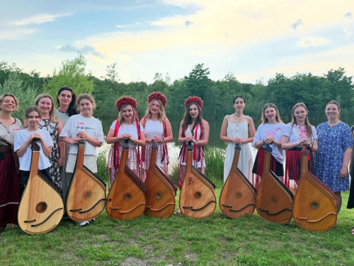 Бандури, Петриківка і благодійність: представники Кам’янського яскраво заявили про себе в Австрії