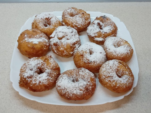 Спробуйте ніжні сирні пончики з хрусткою скоринкою — солодощі з дитинства за 15 хвилин!