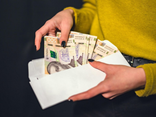 Скільки насправді заробляють у Кам'янському: разючий контраст між офіційною статистикою та реальністю