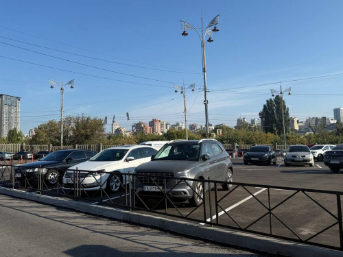 Безкоштовні місця чи евакуатори: Кам’янське готує масштабну реформу паркування