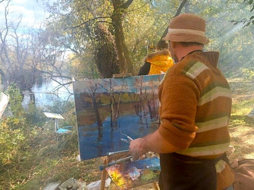 Осінні краєвиди крізь пензлі: талановиті митці з різних міст України зібралися на пленер у Жовтих Водах