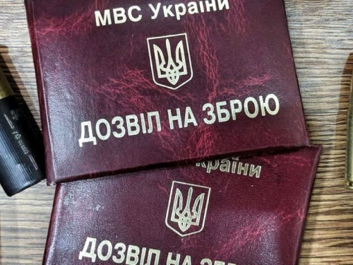 Кам'янчанам - власникам зареєстрованої зброї потрібно оновити дозвільні документи: подробиці від поліції