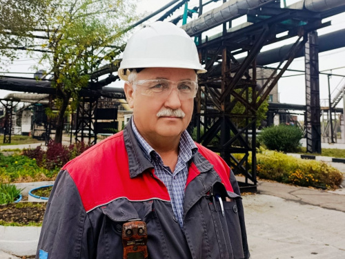 Майстер з великої літери: як Анатолій Коробка на ЮЖКОКСі навчає нове покоління хіміків-технологів