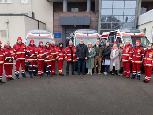 Дніпропетровщина отримала нові автомобілі швидкої допомоги від благодійників