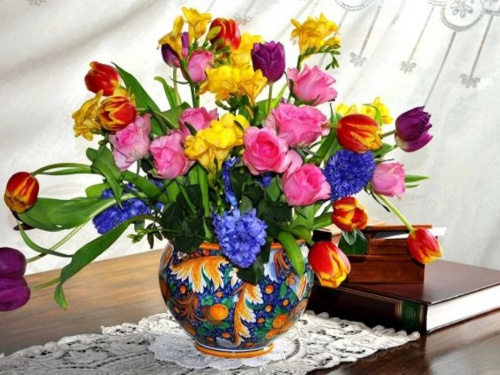 Не викидайте, а рятуйте: як продовжити життя зів'ялим квітам у вазі