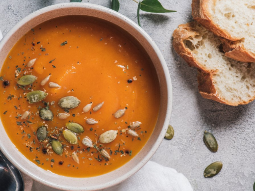 Спробуйте кремовий гарбузовий суп-пюре з імбиром — зігріваючий смак за 30 хвилин