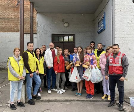 Підтримка в скрутний час: волонтери Кам'янського допомогли ВПО