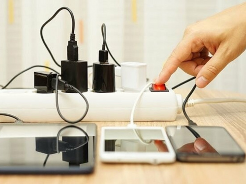 Де зігрітися та зарядити гаджети: куди звертатися мешканцям Кам’янського у разі тривалого відключення світла