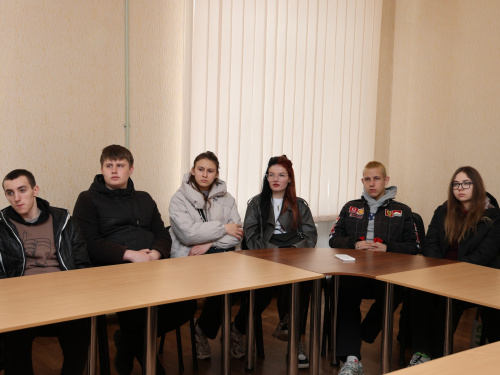 Впевнений старт у металургії: студенти коледжу зустрілися з представниками Каметсталі