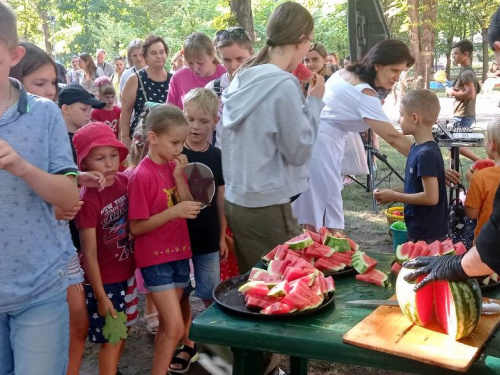 У Кам’янському вперше провели «Кавун-Fest»: скільки кілограмів солодкої ягоди  з’їли містяни