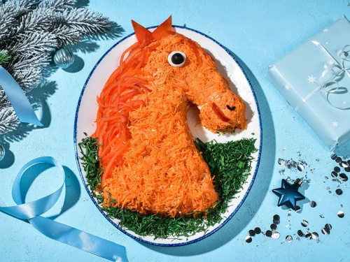 Не салат, а шедевр: як власноруч створити &quot;Вогняного Коня&quot; - головну прикрасу новорічного столу